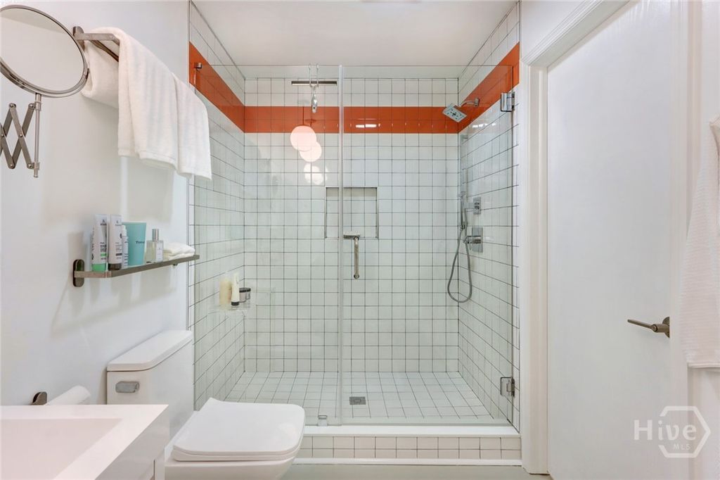 Image 21 of property listing at 103 BRANDYWINE Road 1/2, Savannah, GA 31405