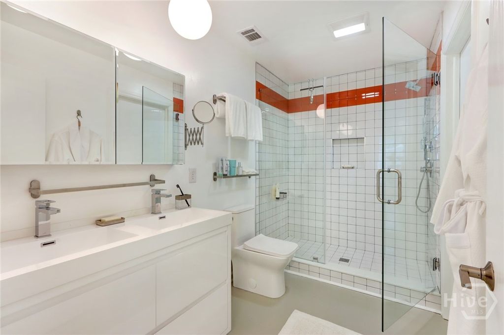 Image 22 of property listing at 103 BRANDYWINE Road 1/2, Savannah, GA 31405