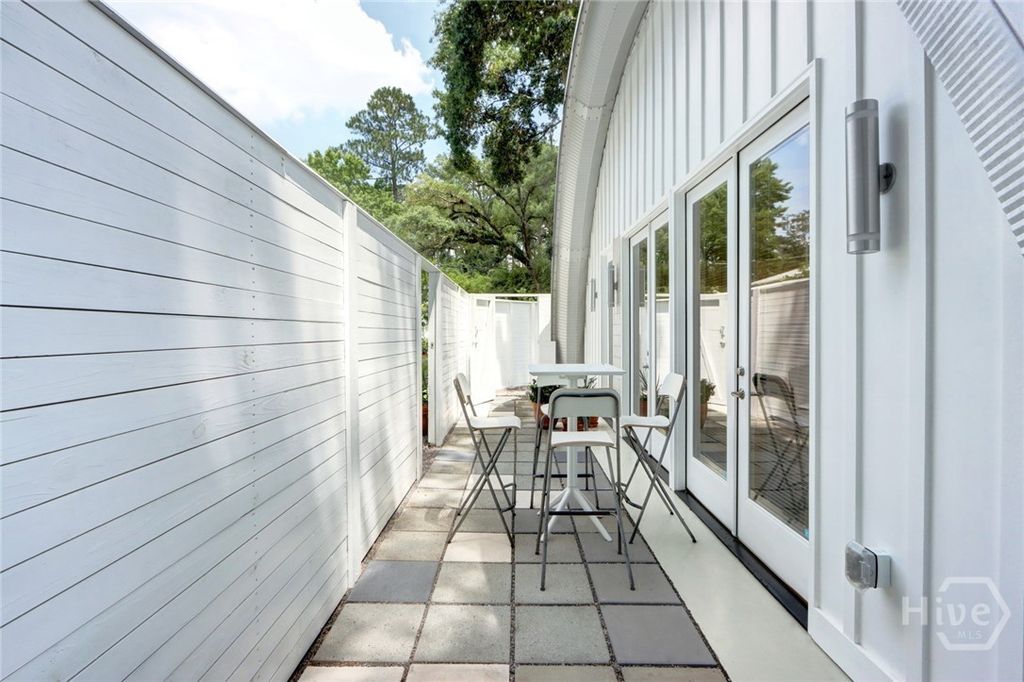 Image 24 of property listing at 103 BRANDYWINE Road 1/2, Savannah, GA 31405