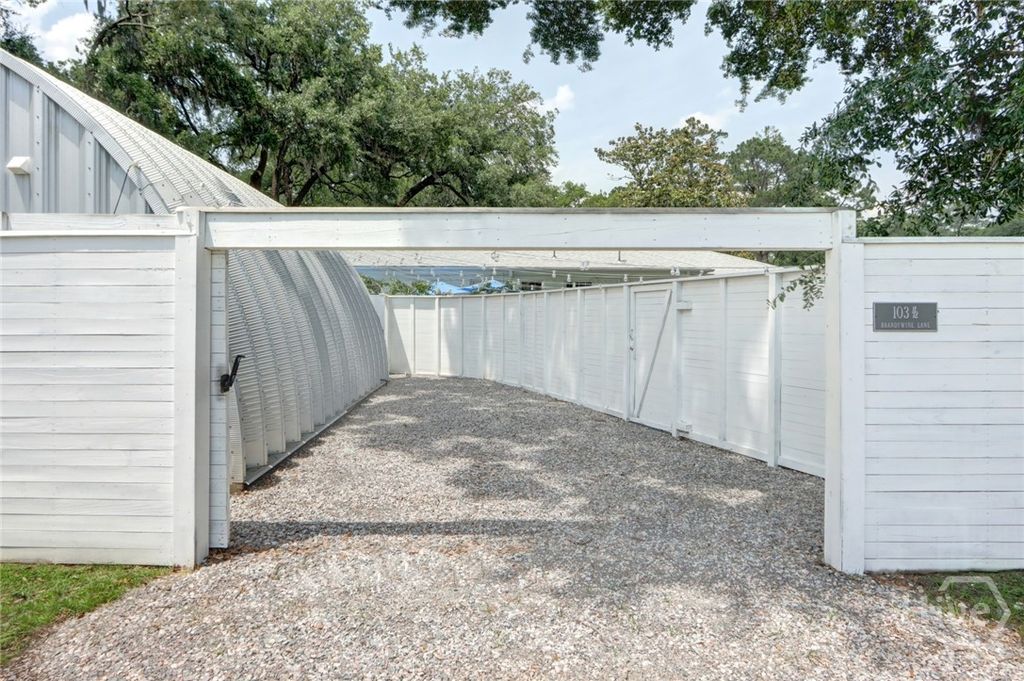 Image 25 of property listing at 103 BRANDYWINE Road 1/2, Savannah, GA 31405