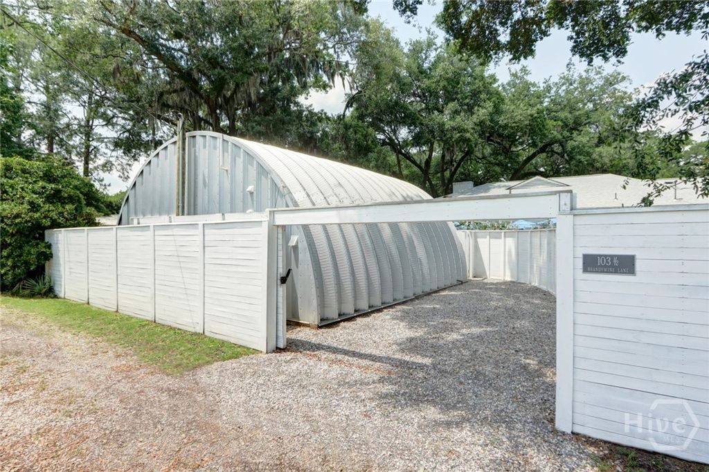 Image 26 of property listing at 103 BRANDYWINE Road 1/2, Savannah, GA 31405