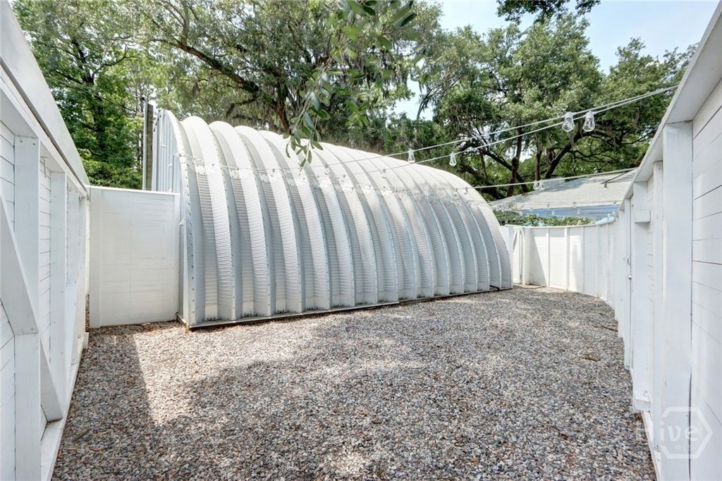 Image 27 of property listing at 103 BRANDYWINE Road 1/2, Savannah, GA 31405