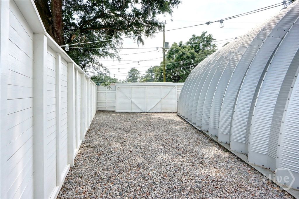 Image 28 of property listing at 103 BRANDYWINE Road 1/2, Savannah, GA 31405
