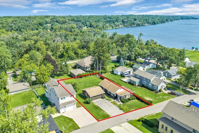 4226 Maple DRIVE, Delavan, WI 53115