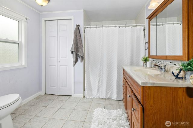 801 Walker Avenue, Oak Harbor, WA 98277