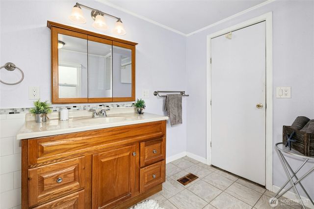 801 Walker Avenue, Oak Harbor, WA 98277