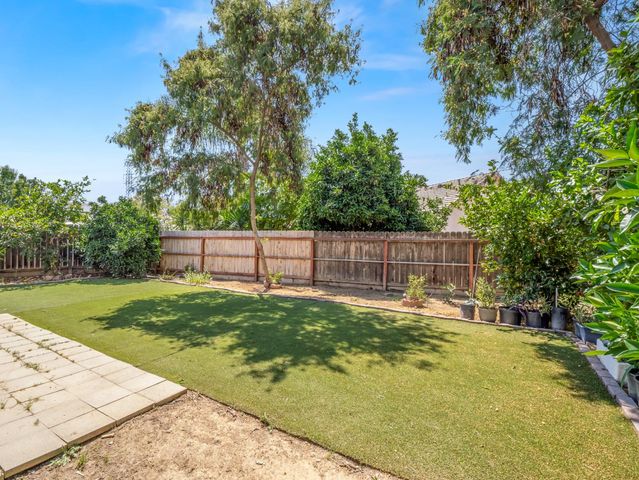 6249 W Dovewood Lane, Fresno, CA 93723
