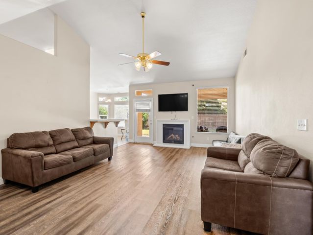 6249 W Dovewood Lane, Fresno, CA 93723