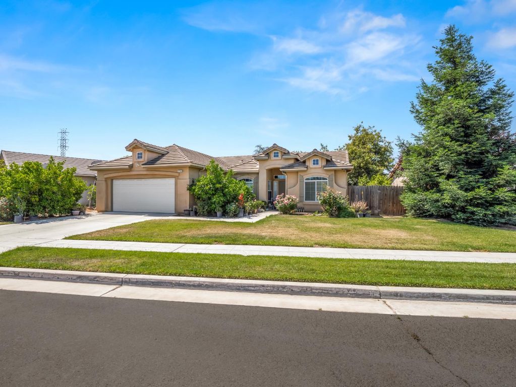 6249 W Dovewood Lane, Fresno, CA 93723