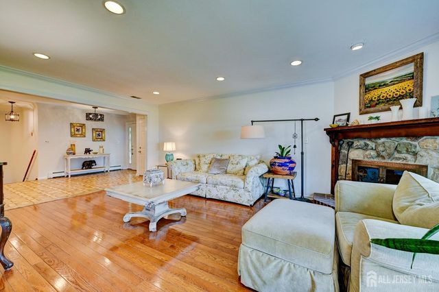 29 1st Street, Franklin, NJ 08873