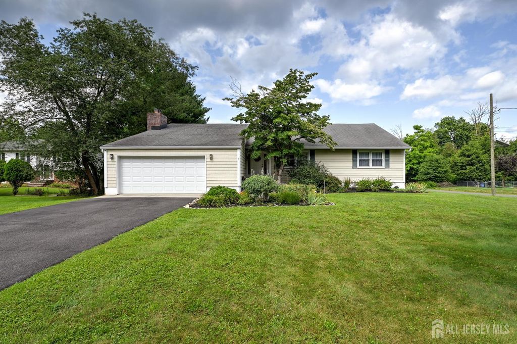 29 1st Street, Franklin, NJ 08873