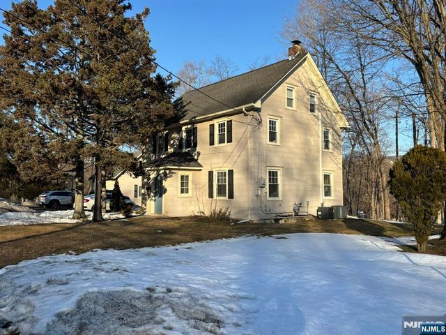 86 Ringwood Avenue, Ringwood, NJ 07456