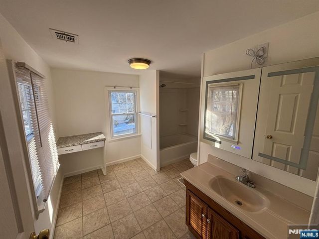 86 Ringwood Avenue, Ringwood, NJ 07456