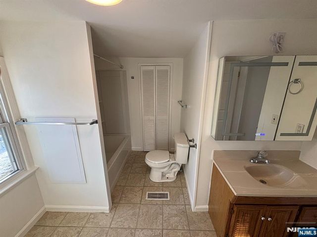 86 Ringwood Avenue, Ringwood, NJ 07456