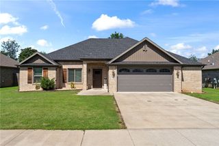 910 Bob Glen Circle, Centerton, AR 72719