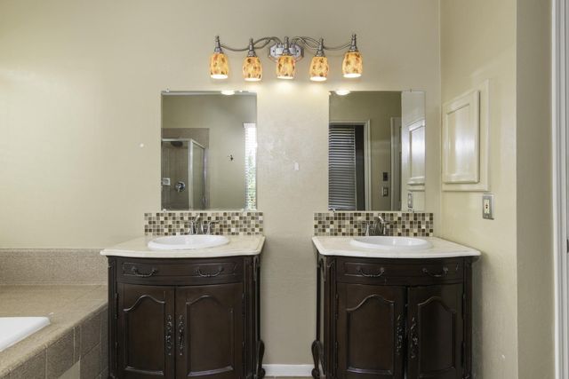 803 Colony Glen Court, Houston, TX 77062