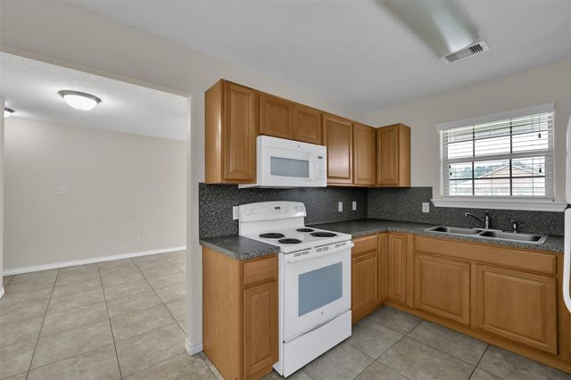 163 S Bend Court A, Willis, TX 77378