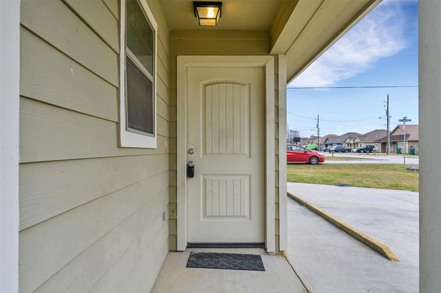 163 S Bend Court A, Willis, TX 77378