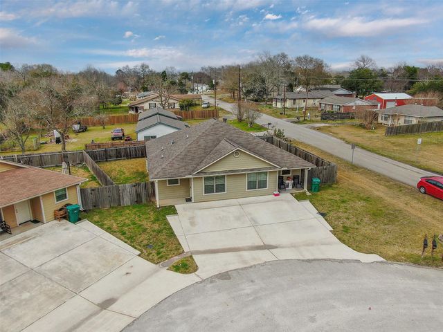 163 S Bend Court A, Willis, TX 77378