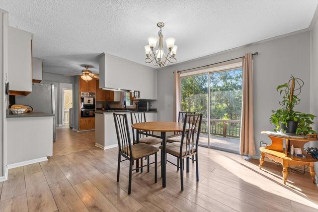 550 Lakeview Cir, Tennessee Ridge, TN 37178