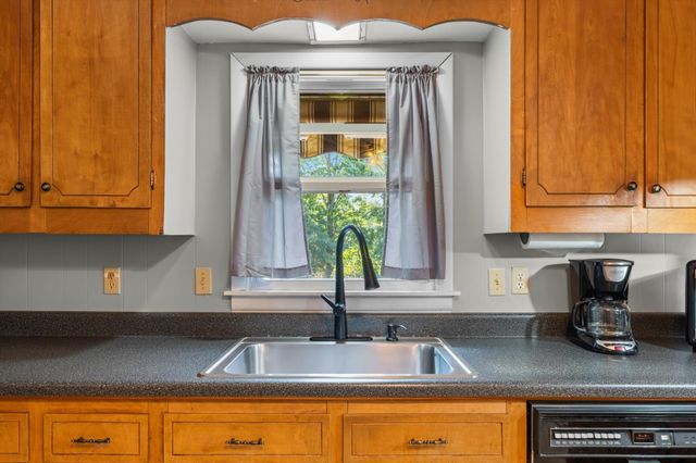 550 Lakeview Cir, Tennessee Ridge, TN 37178