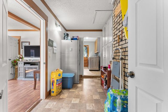 550 Lakeview Cir, Tennessee Ridge, TN 37178