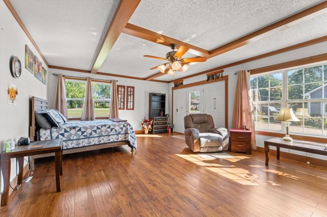 550 Lakeview Cir, Tennessee Ridge, TN 37178