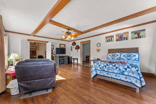 550 Lakeview Cir, Tennessee Ridge, TN 37178