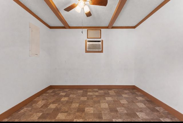 550 Lakeview Cir, Tennessee Ridge, TN 37178