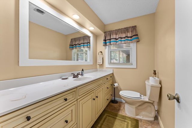 550 Lakeview Cir, Tennessee Ridge, TN 37178