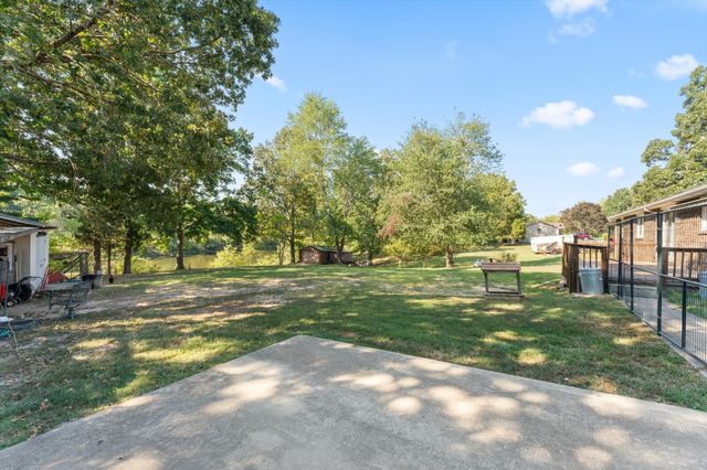 550 Lakeview Cir, Tennessee Ridge, TN 37178