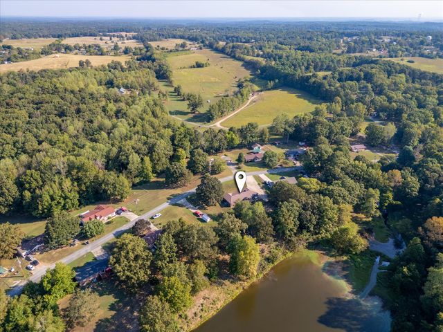 550 Lakeview Cir, Tennessee Ridge, TN 37178