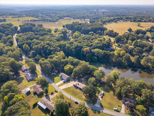 550 Lakeview Cir, Tennessee Ridge, TN 37178