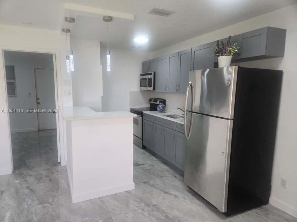 5120 NE 18th Ave 2, Fort Lauderdale, FL 33334