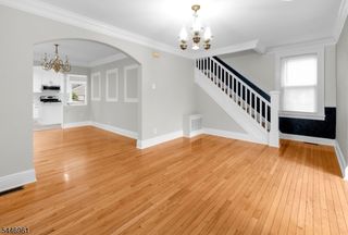 521 E Blancke St, Linden City, NJ 07036