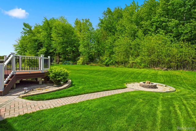 28720 Apple Blossom Drive, Huron Charter Township, MI 48134