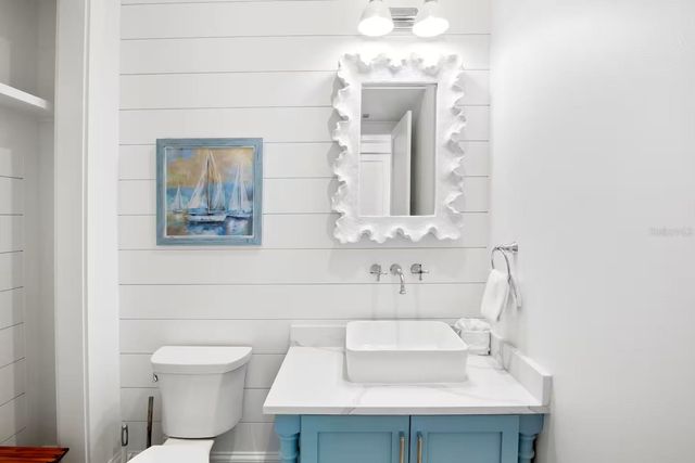 2105 AVENUE C, Bradenton Beach, FL 34217