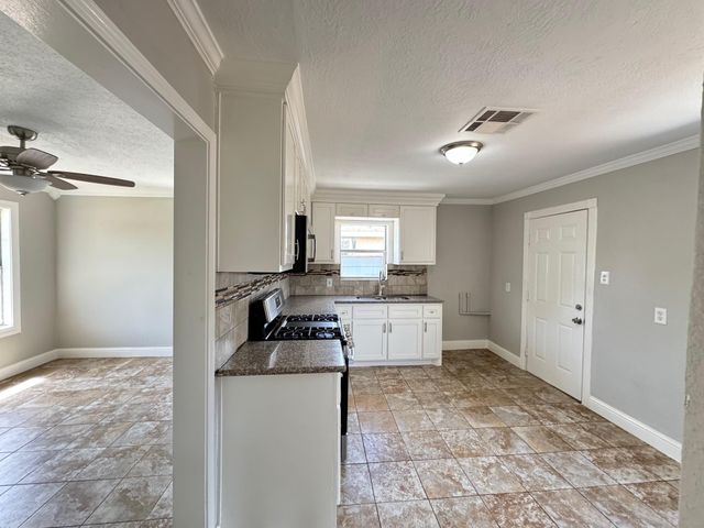 1013 E 40th Street, Houston, TX 77022