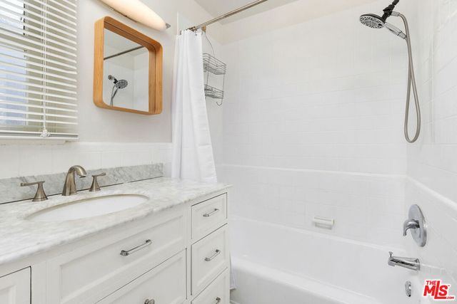 425 W Riverside Drive, Burbank, CA 91506