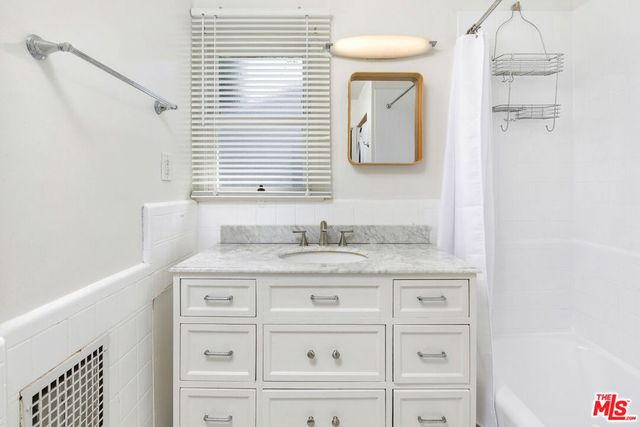 425 W Riverside Drive, Burbank, CA 91506