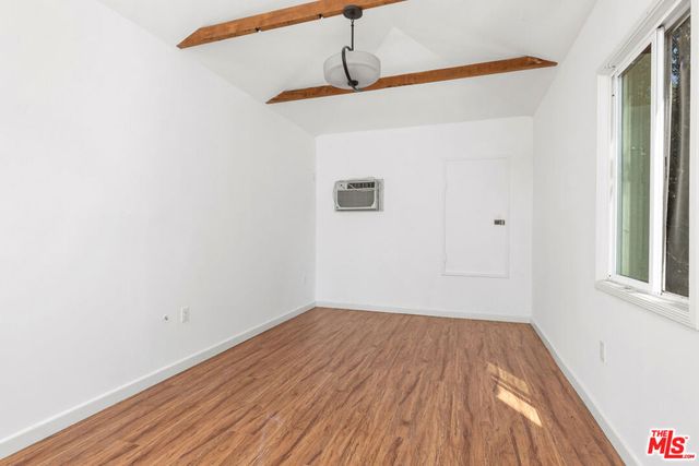 425 W Riverside Drive, Burbank, CA 91506