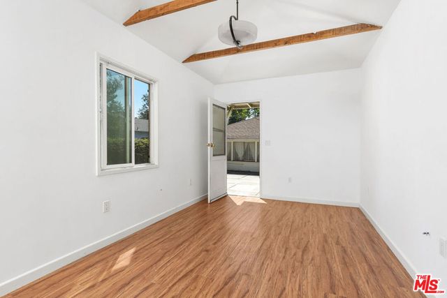 425 W Riverside Drive, Burbank, CA 91506