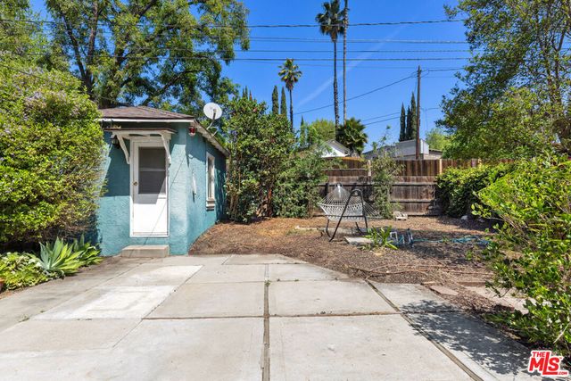 425 W Riverside Drive, Burbank, CA 91506