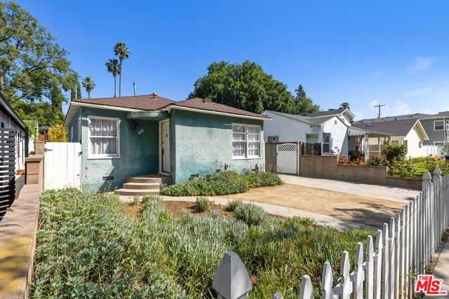 425 W Riverside Drive, Burbank, CA 91506