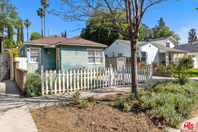 425 W Riverside Drive, Burbank, CA 91506