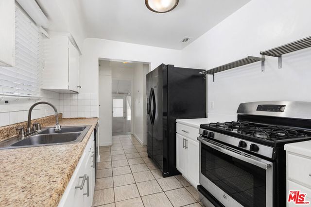 425 W Riverside Drive, Burbank, CA 91506