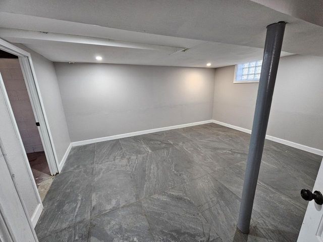 4800 W Green Tree ROAD, Milwaukee, WI 53223