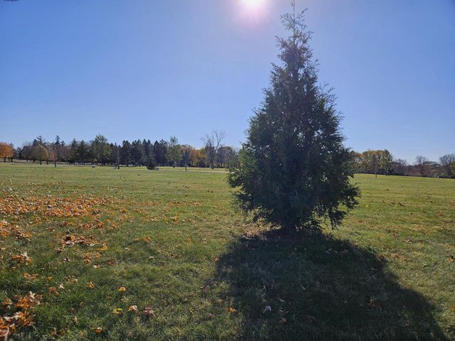 4800 W Green Tree ROAD, Milwaukee, WI 53223