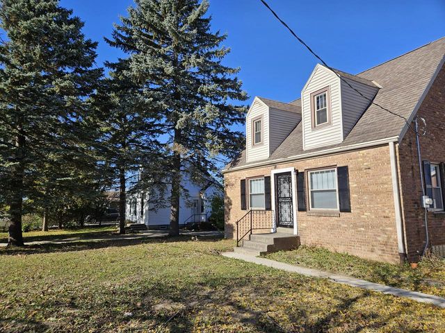 4800 W Green Tree ROAD, Milwaukee, WI 53223