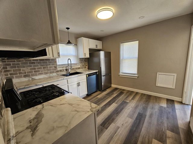 4800 W Green Tree ROAD, Milwaukee, WI 53223